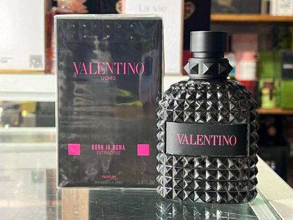 Valentino Oumo Donna Born in Roma Extradose